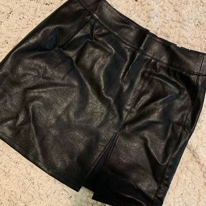 NEVER BEEN WORN princess Polly faux leather skirt